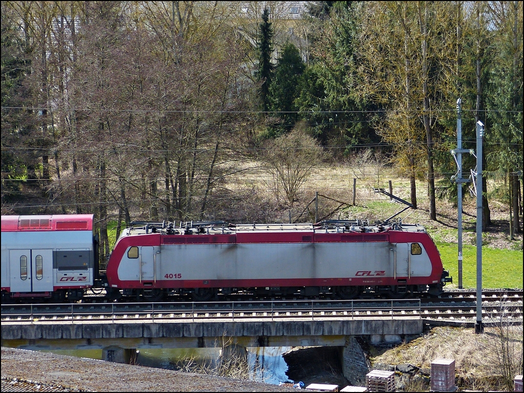 . 4015 is crossing the Clerve in Wilwerwiltz on April 14th, 2013.