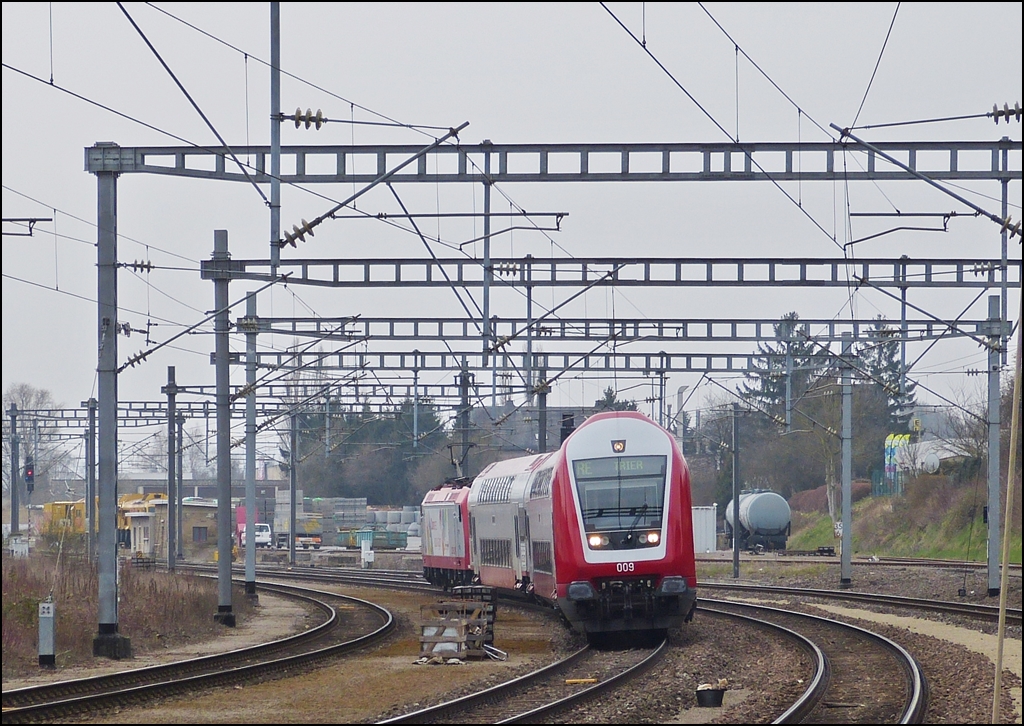 . A CFL push-pull train is entering into the station of Wasserbillig on April 8th, 2013.