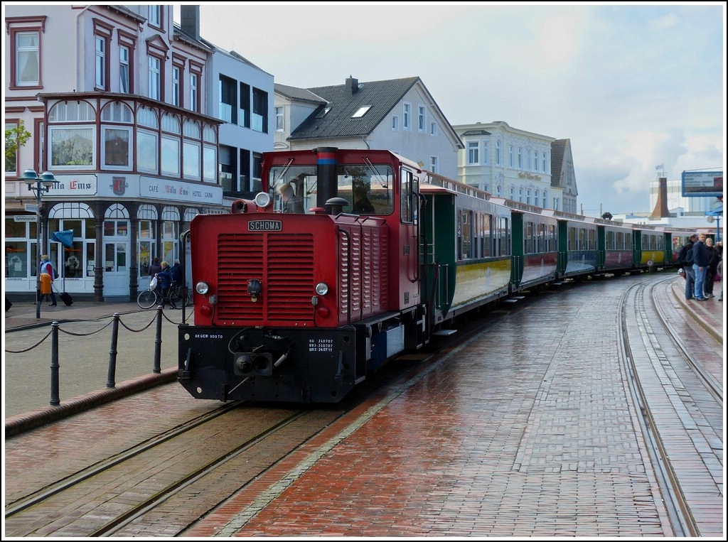 . It's raining in Borkum on May 12th, 2012, while the Schöma locomotive  Münster  is arriving at its final destination.