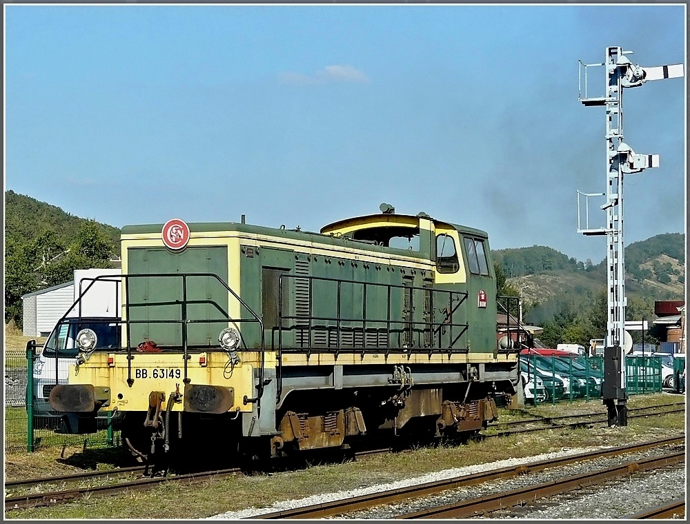 . The diesel locomotive BB 63149 (1956) was built by Brissoneau & Lotz and was formerly in use of the SNCF. It was parked in the station of Treignes on September 28th, 2008.
