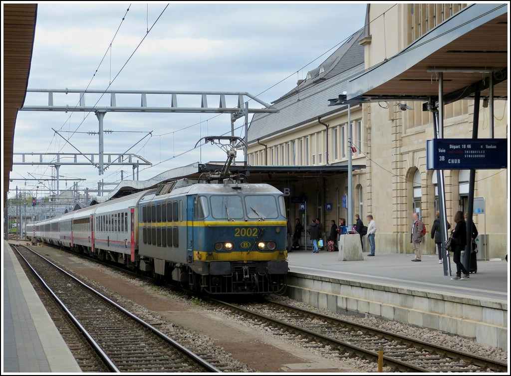 . The EC (IC) 91  Vauban  Bruxelles Midi - Chur is entering into the station of Luxembourg City on April 30th, 2012.