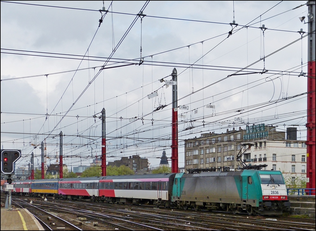 . The IC Benelux is entering into the station Bruxelles Midi on May 10th, 2013.