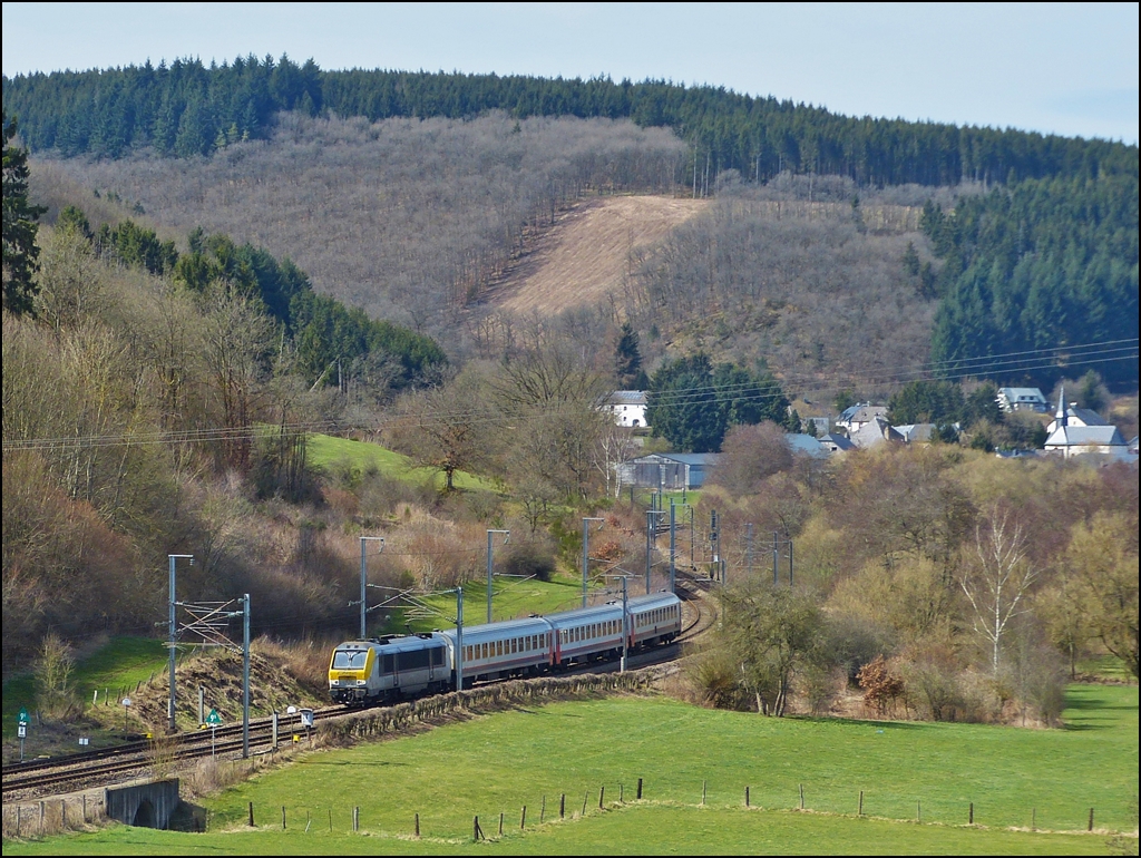 . The IR 117 Liers - Luxembourg City is running between Enscherange und Wilwerwiltz on April 14th, 2013.