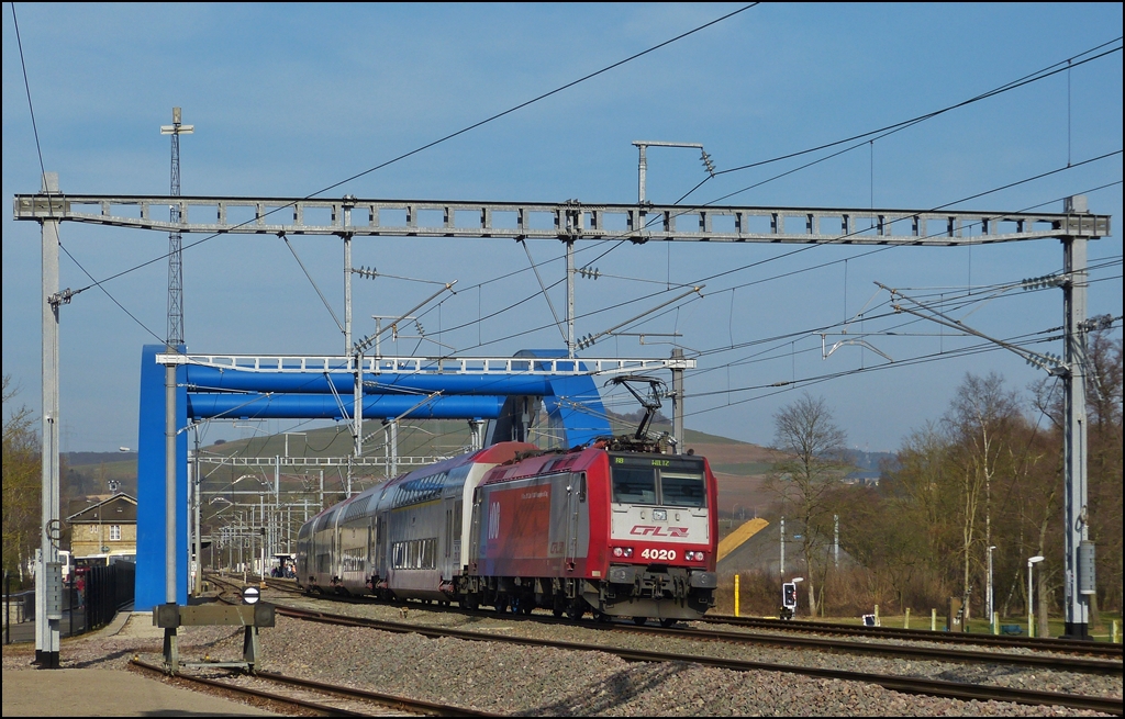 . The RB 3214 Luxembourg City - Wiltz is running on the Alzette bridge just before entering into the station of Ettelbrück on March 6th, 2013.