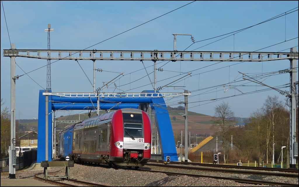 . The RB 3238 Wiltz - Luxembourg City is leaving the station of Ettelbrück on March 6th, 2013.