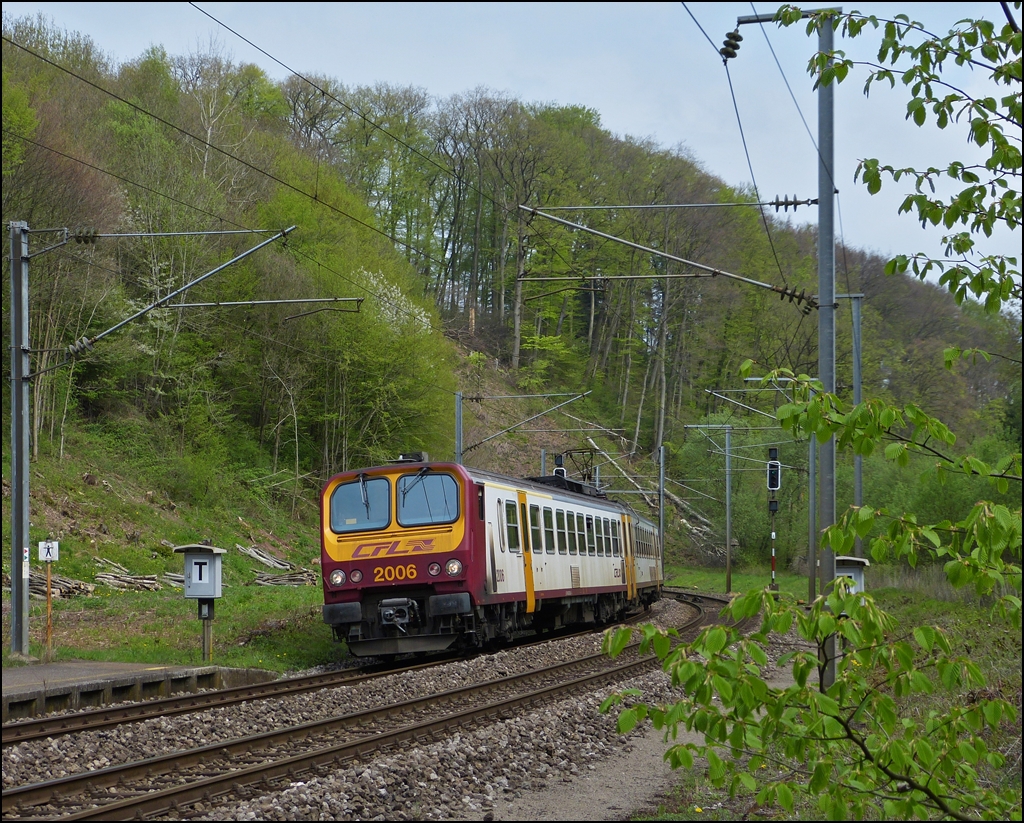 . The RB 3569 Ettelbrck - Luxembourg City is arriving in Cruchten on May 3rd, 2013.