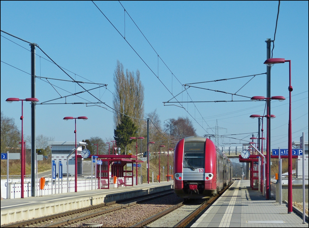 . The RB 5087 Longwy (F) - Luxembourg City is leaving the stop Schouweiler on March 4th, 2012.