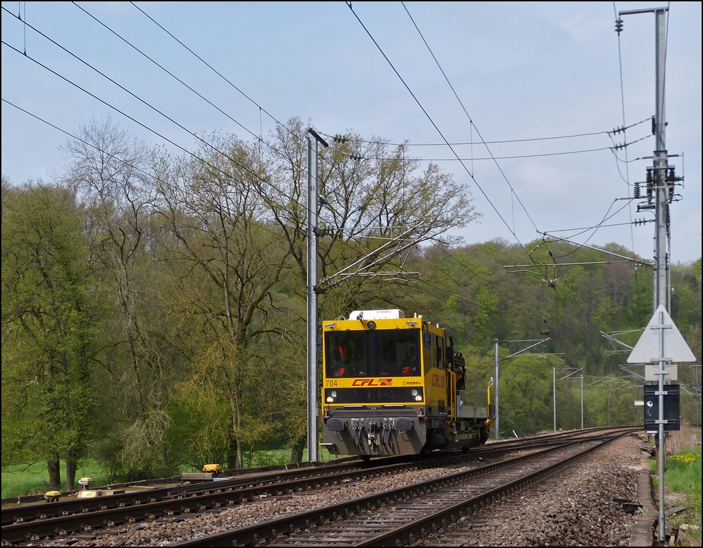 . The Robel 704 is running between Colmar-Berg and Cruchten on May 3rd, 2013.