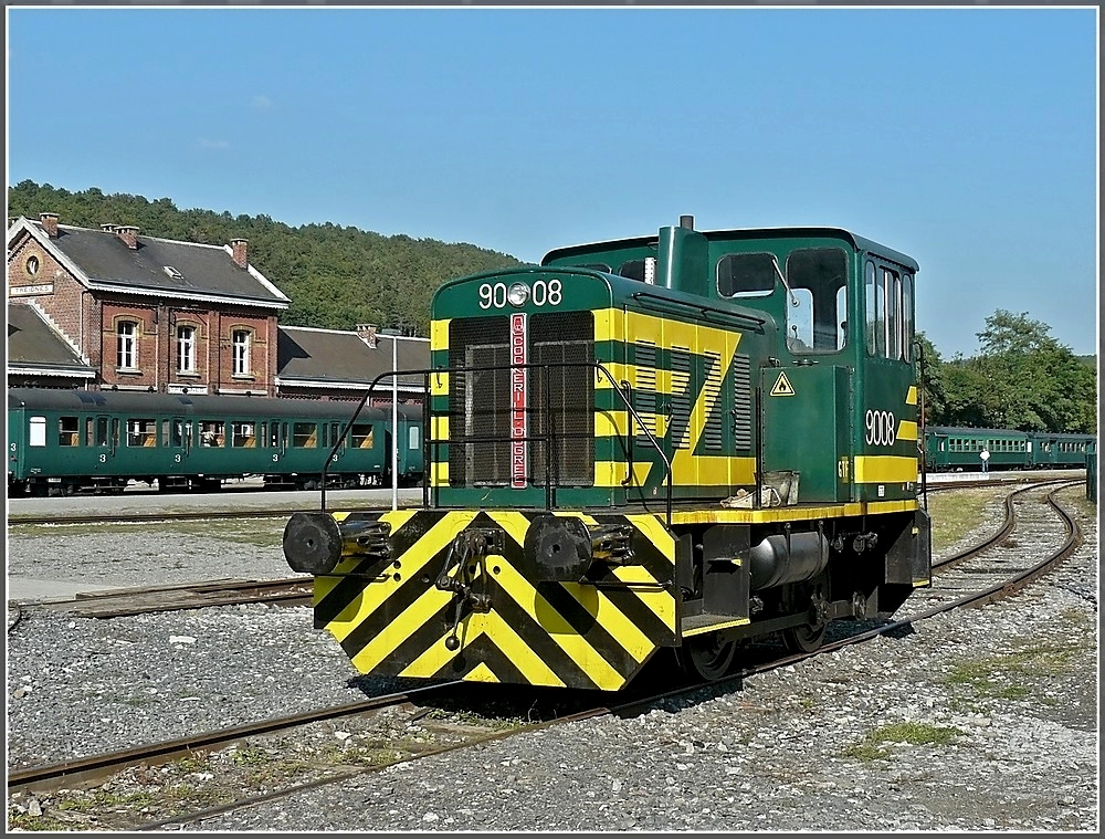 . The shunter engine 9008 pictured at Treignes on September 28th, 2008.