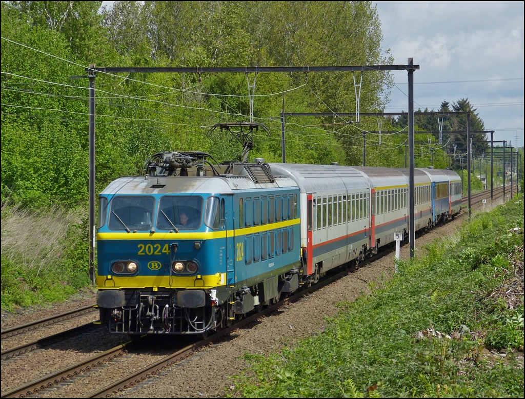 . The special train  Adieu Srie 20  pictured near Braine-le-Comte on May 11th, 2013.