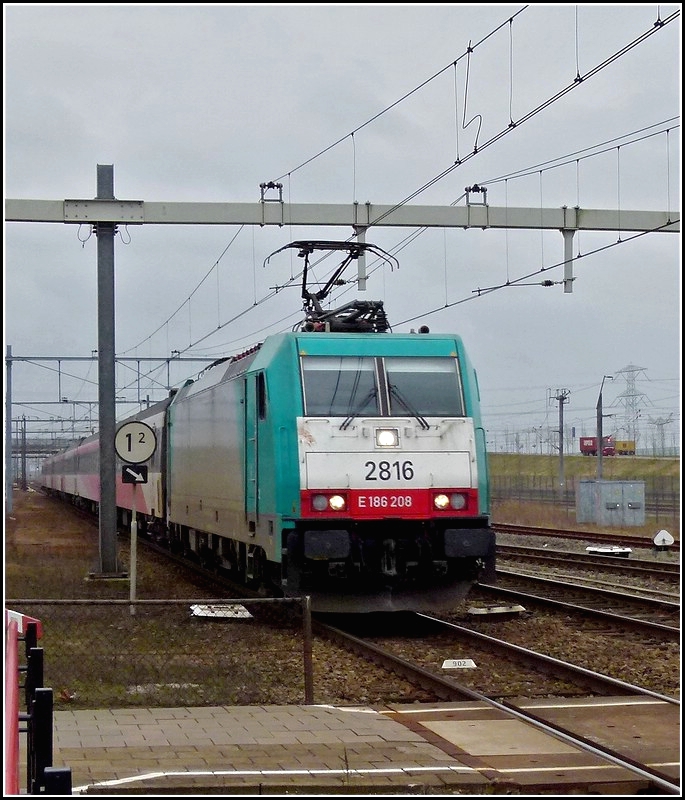 . The TRAXX HLE 2816 with the IC Bruxelles Midi - Amsterdam Centraal is running through the station Lage Zwaluwe on March 10th, 2011.