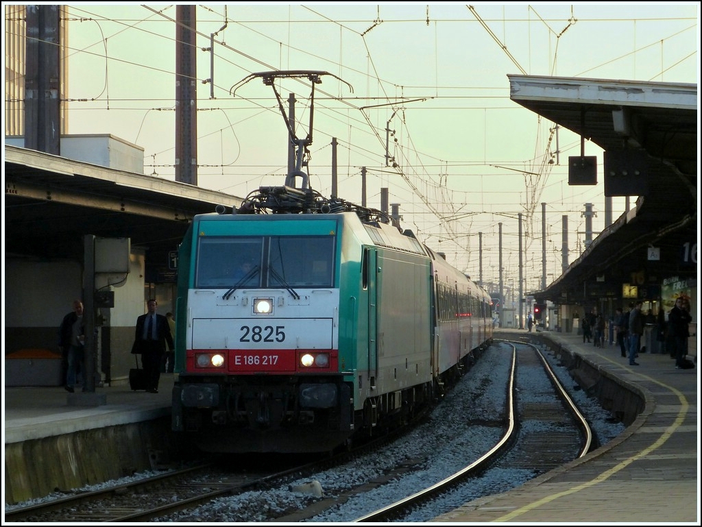 . The TRAXX HLE 2825 with the IC to Amsterdam CS taken in Bruxelles Midi on March 23th, 2012.