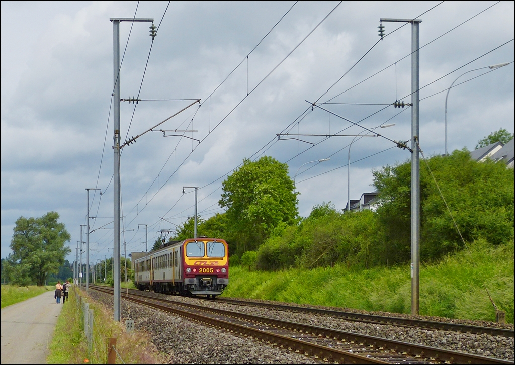 . Z 2005 is running between Lintgen and Mersch on June 15th, 2013.