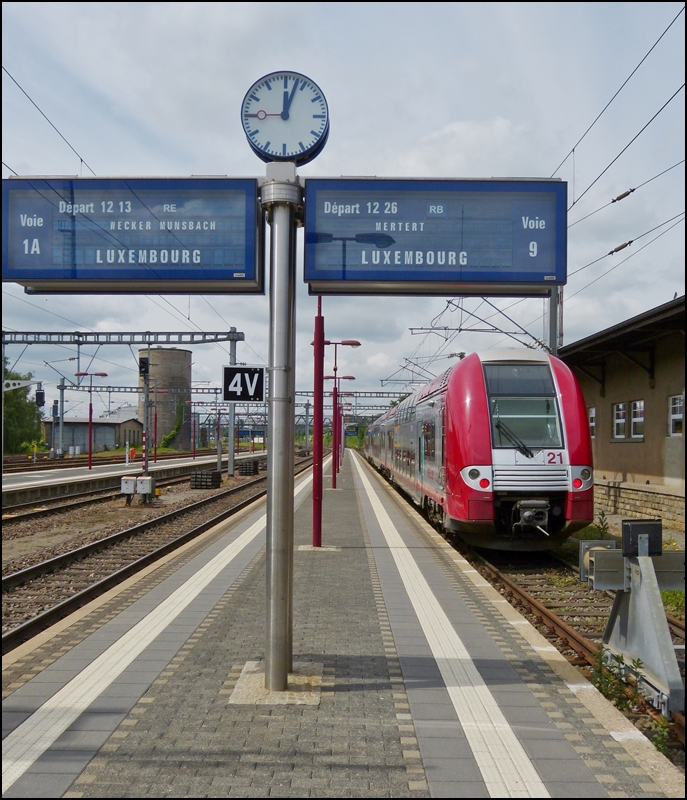 . Z 2221 is waiting for passengers in Wasserbillig on June 14th, 2013.