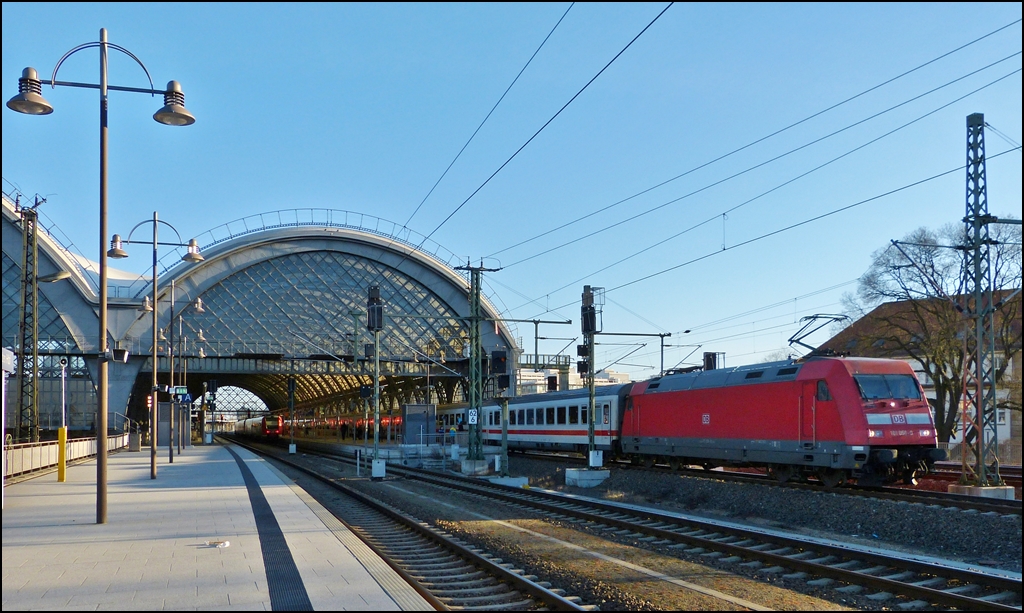 101 056-0 is hauling a IC out of Dresden main station on December 28th, 2012.