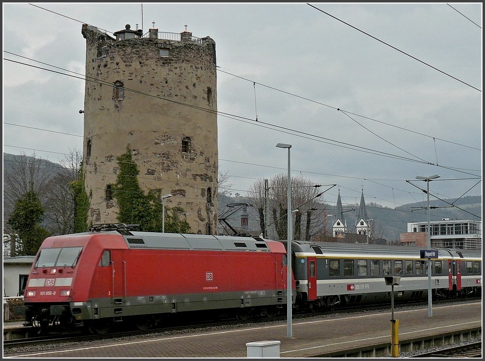 101 056-0 is running through the station of Boppard on March 20th, 2010.