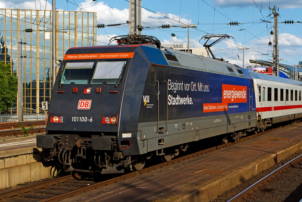 101 100-6 is retracted on 07.07.2012 with an IC in the main station in Cologne.