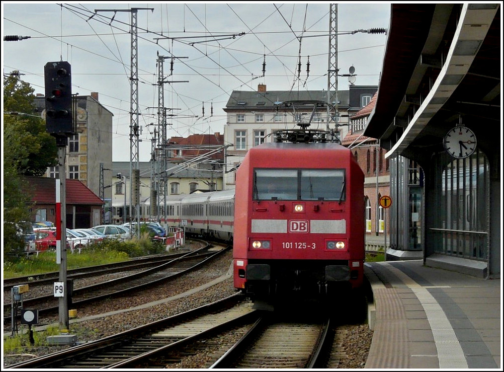101 125-3 with IC wagons is arriving in Stralsund on September 20th, 2011. 
