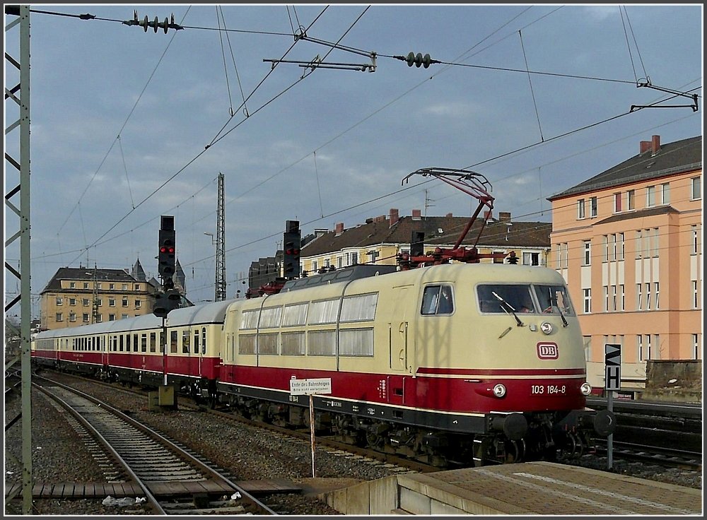 103 184-8 with TEE waggons is entering into the main station of Koblenz on March 19th, 2010.