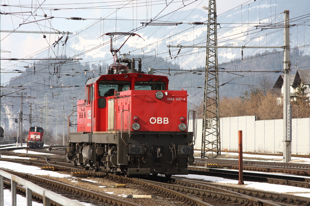 1063 037-4 at Bludenz - the engine just came from the depot and is on its way to switching duties.