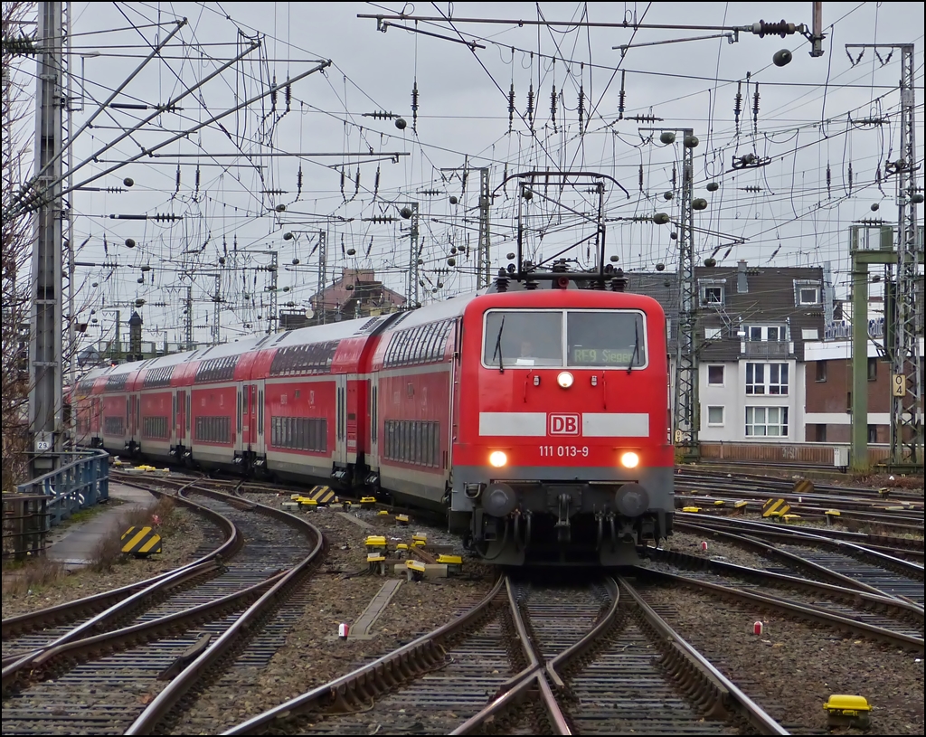 111 013-9 is hauling the RE 9 (Rhein-Sieg-Express) into the main station of Cologne on December 22nd, 2012. 