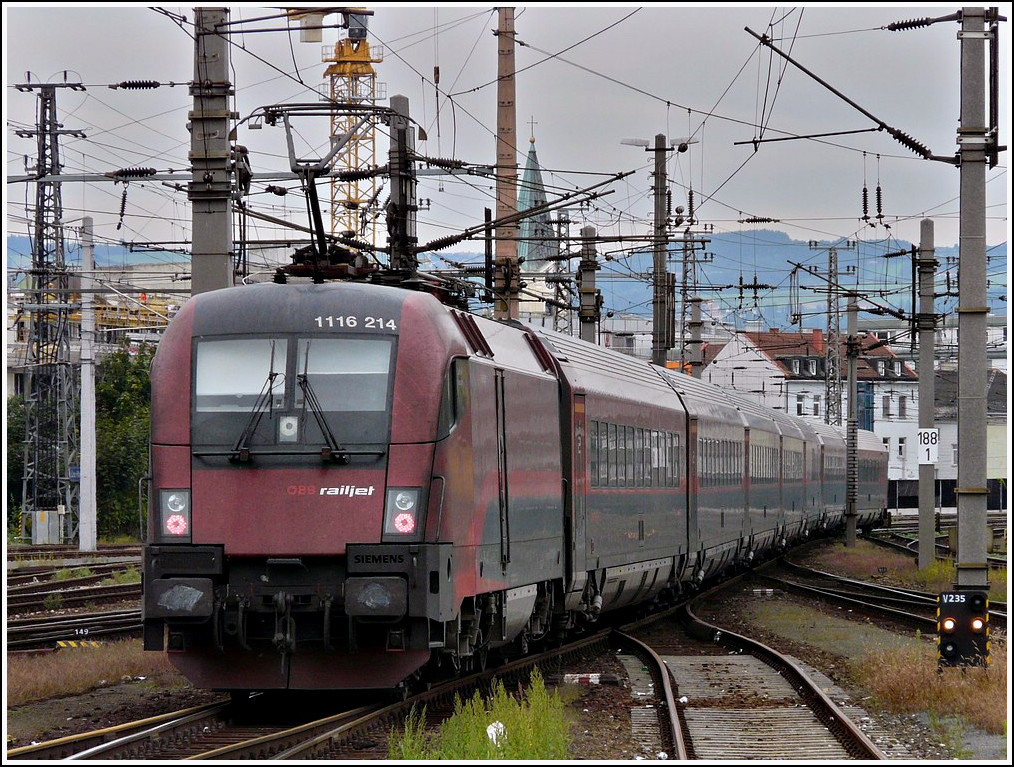 1116 214 is pushing a railjet unit out of the station of Linz on September 14th, 2010.