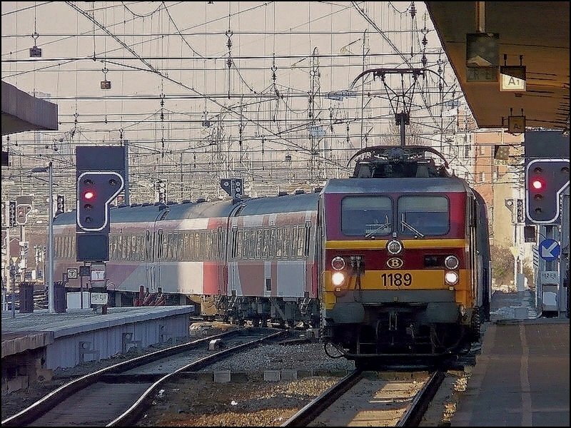 1189 is arriving with IC Brussels-Amsterdam at the station Bruxelles Nord on February 17th, 2008.