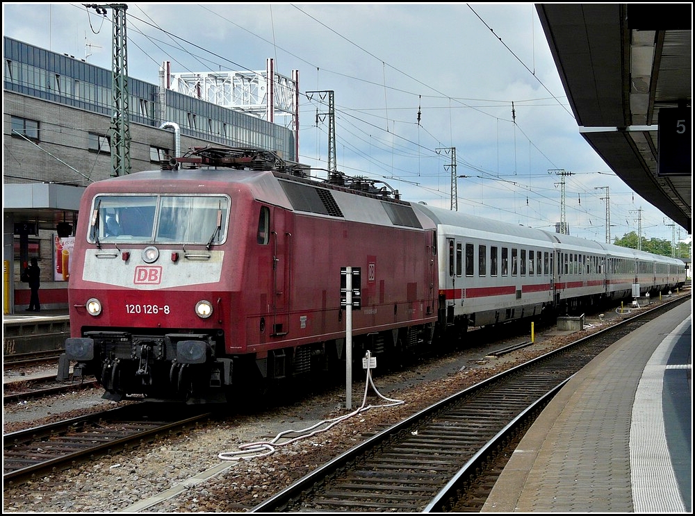 120 126-8 photographed at the main station of Saarbrücken on June 22nd, 2009.