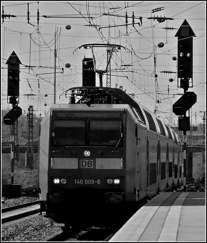 146 009-6 with bilevel cars is arriving at the main station of Essen on April 2nd, 2011.