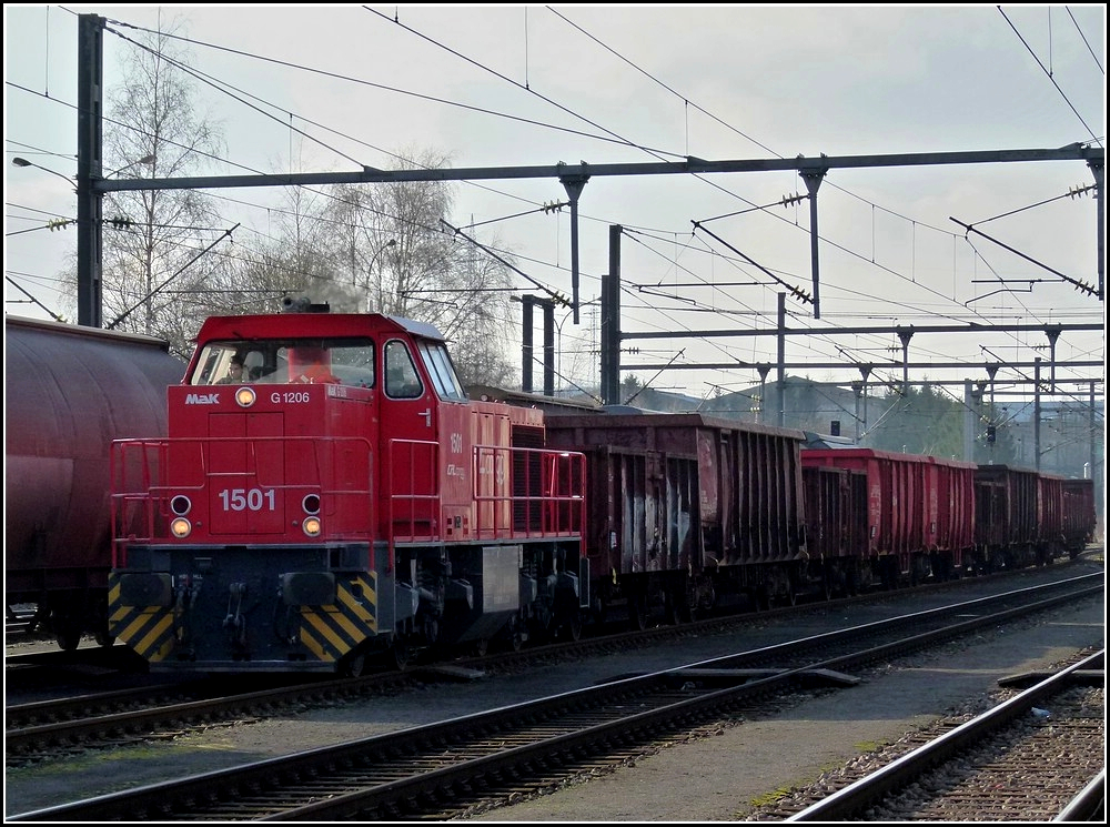 1501 is hauling a freight train through the station of Pétange on February 8th, 2011.