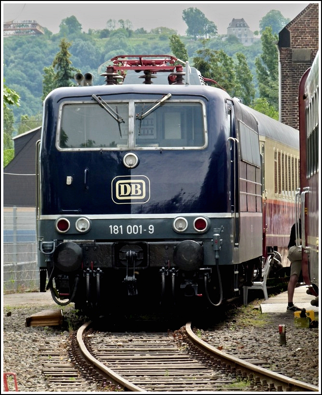 181 001-9 was shown in Koblenz Lützel on May 22nd, 2011.