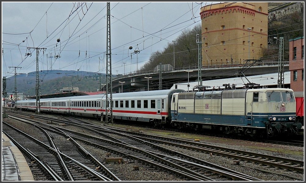 181 211-4  Lorraine  with IC to Luxembourg is leaving the main station of Koblenz on March 20th, 2010.