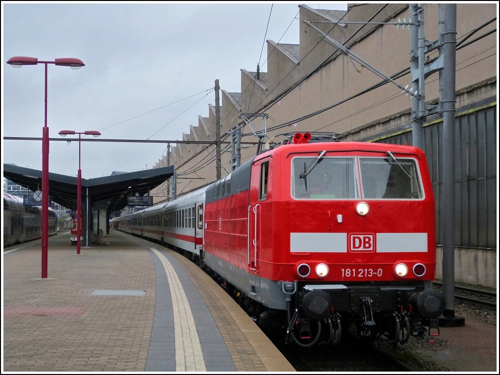 181 213-0 with the IC 133  Ostfriesland  to Norddeich Mole is waiting for passengers in Luxembourg City on May 5th, 2012.