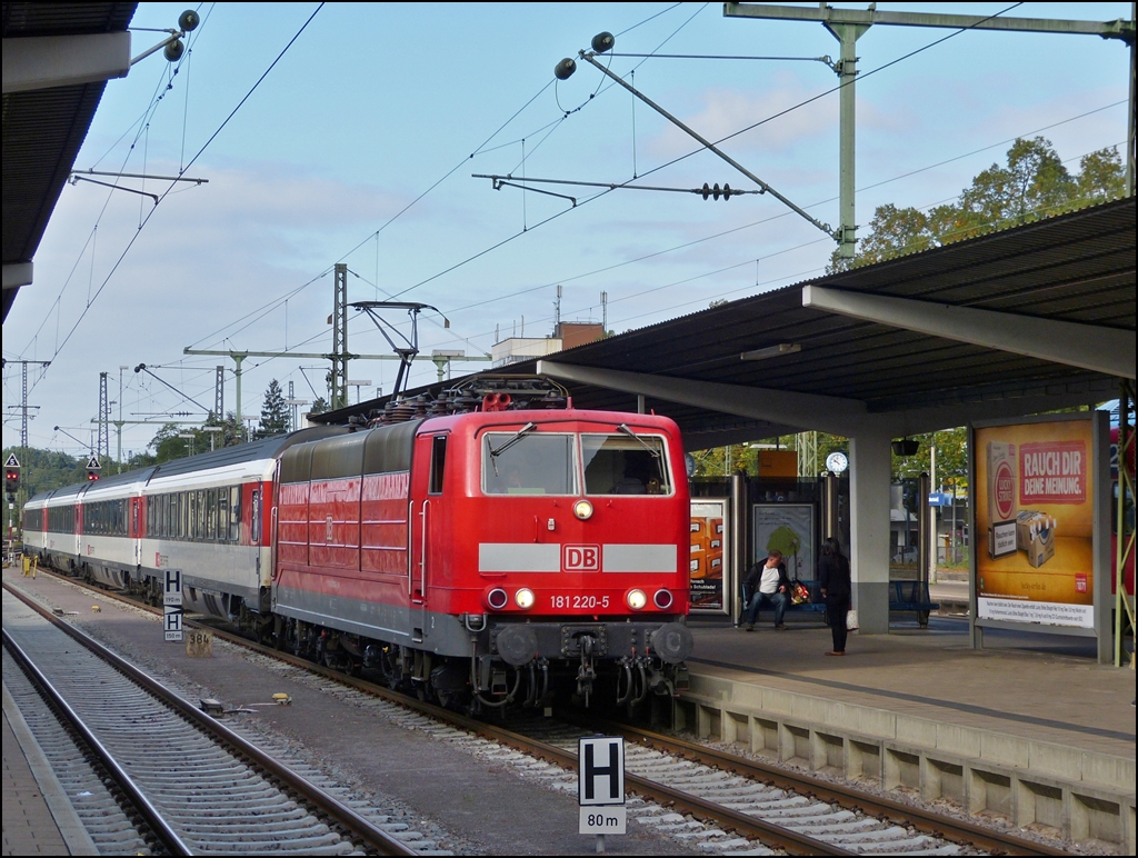 181 220-5 is heading a IC Stuttgart - Zürich in Singen (Hohentwiel) on September 15th, 2012.