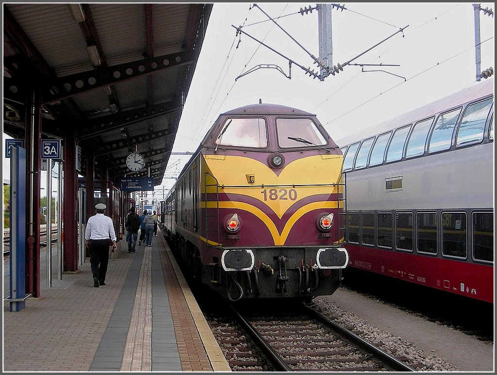 1820 at the end of a special train is leaving the station of Ptange on September 23rd, 2007.