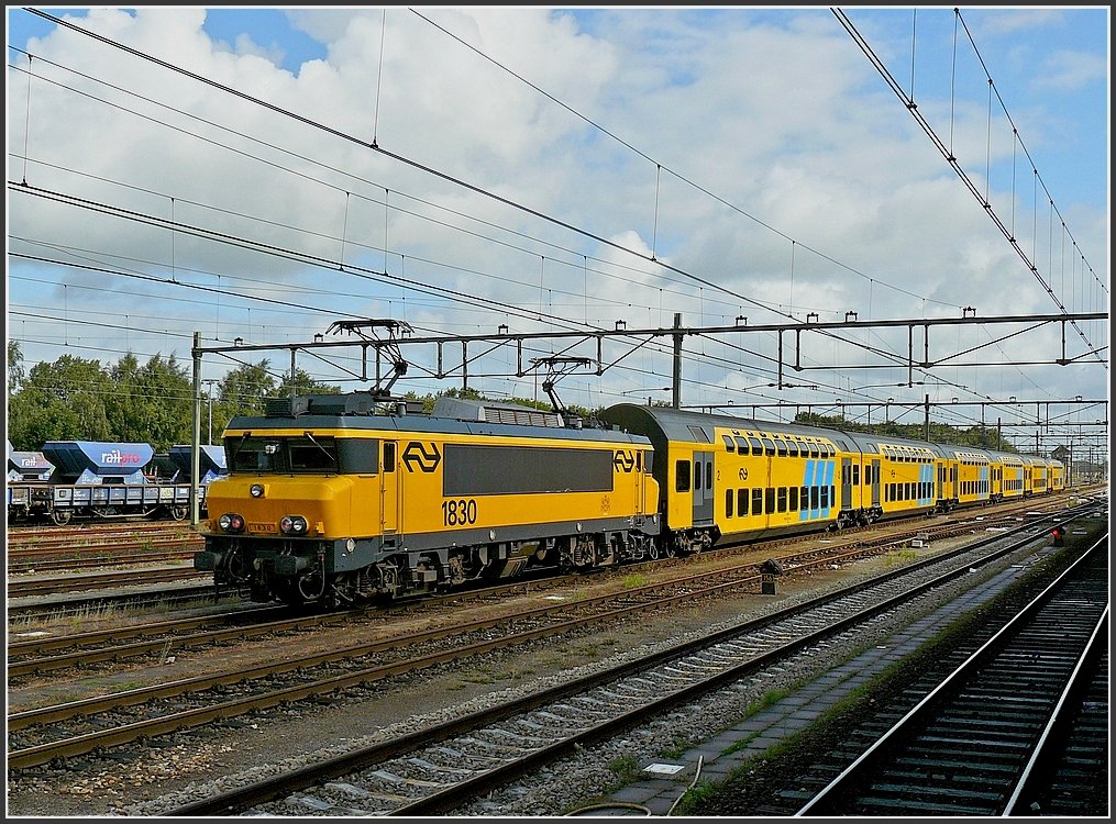 1830 with bilevel cars taken at Roosendaal on September 5th, 2009.