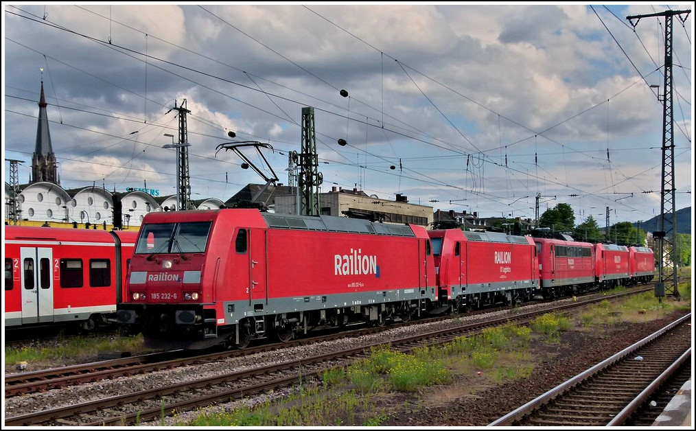 185 232-6, 185 312-6, 151 076-7, 185 268-0 and 185 049-4 are running through the main station of Koblenz on June 23rd, 2011.