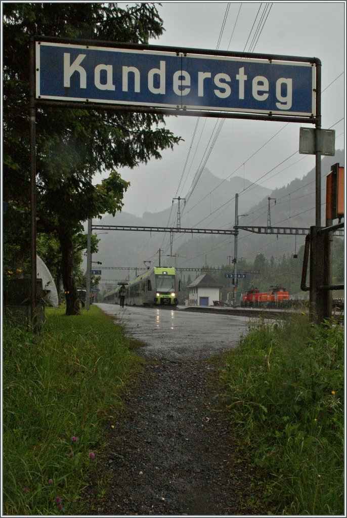  1913 - 2013: 100 years BLS . A  Ltschberger  to Bern is leaving Kandersteg.
29.06.2013