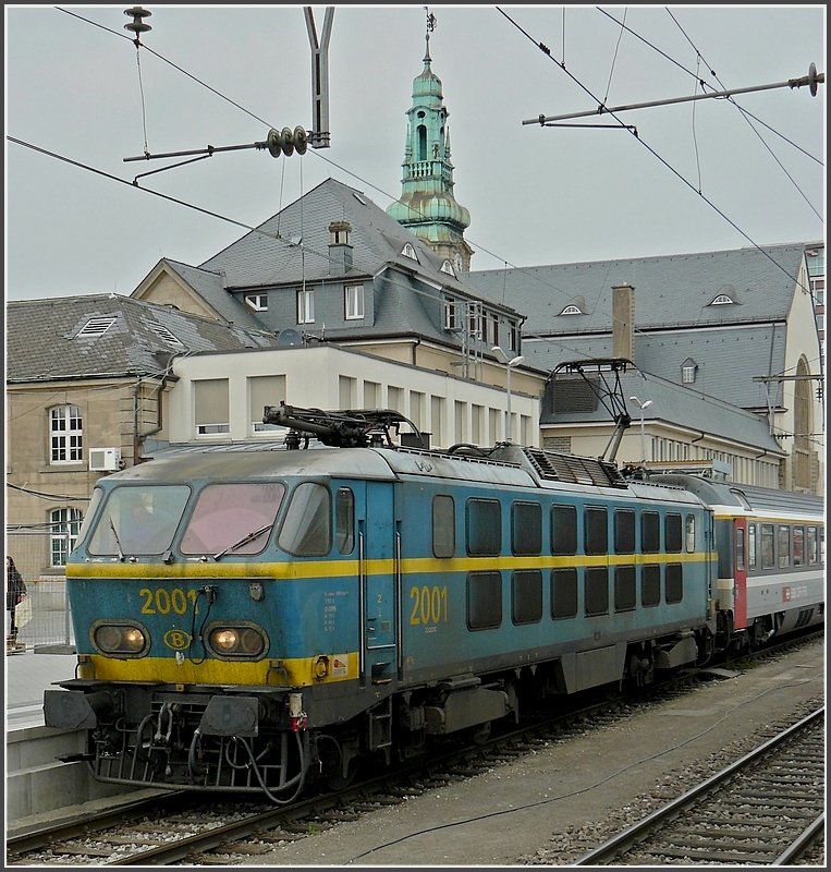 2001 is leaving the station of Luxembourg City on Aril 25th, 2009.