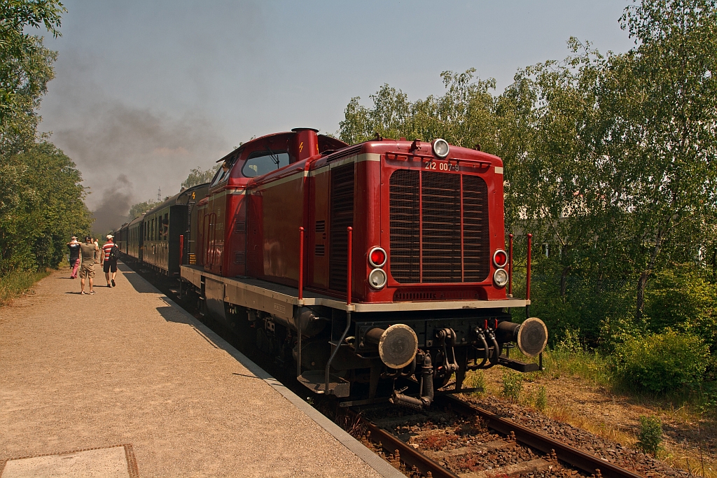 212007-9 from the Railway Museum Bochum-Dahlhausen as a push locomotive, of the Ruhrtalbahn on 05.06.2011 at a stopping point in Hattingen Henrichshtte. The locomotive was built by MaK 1962 under the serial number 1000137 as V 100.20.