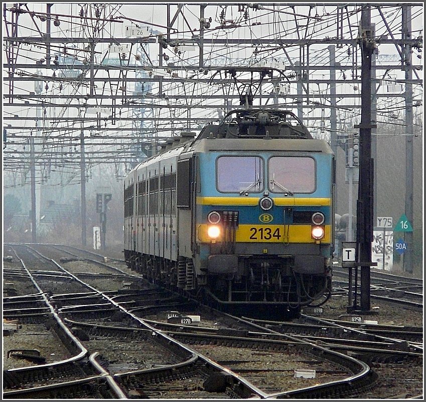 2134 with M 4 wagons is arriving at the station Gent Sint Pieters on February 27th, 2009. 