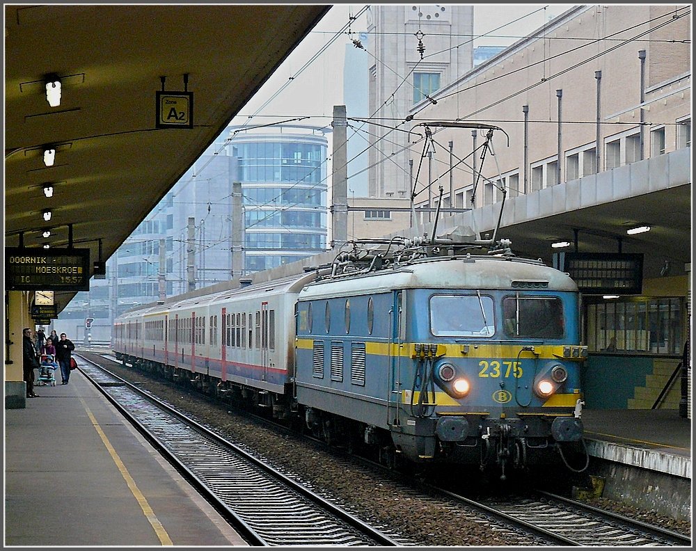 2375 with M 4 cars is waiting for passengers at the station Bruxelles Nord on February 27th, 2009.