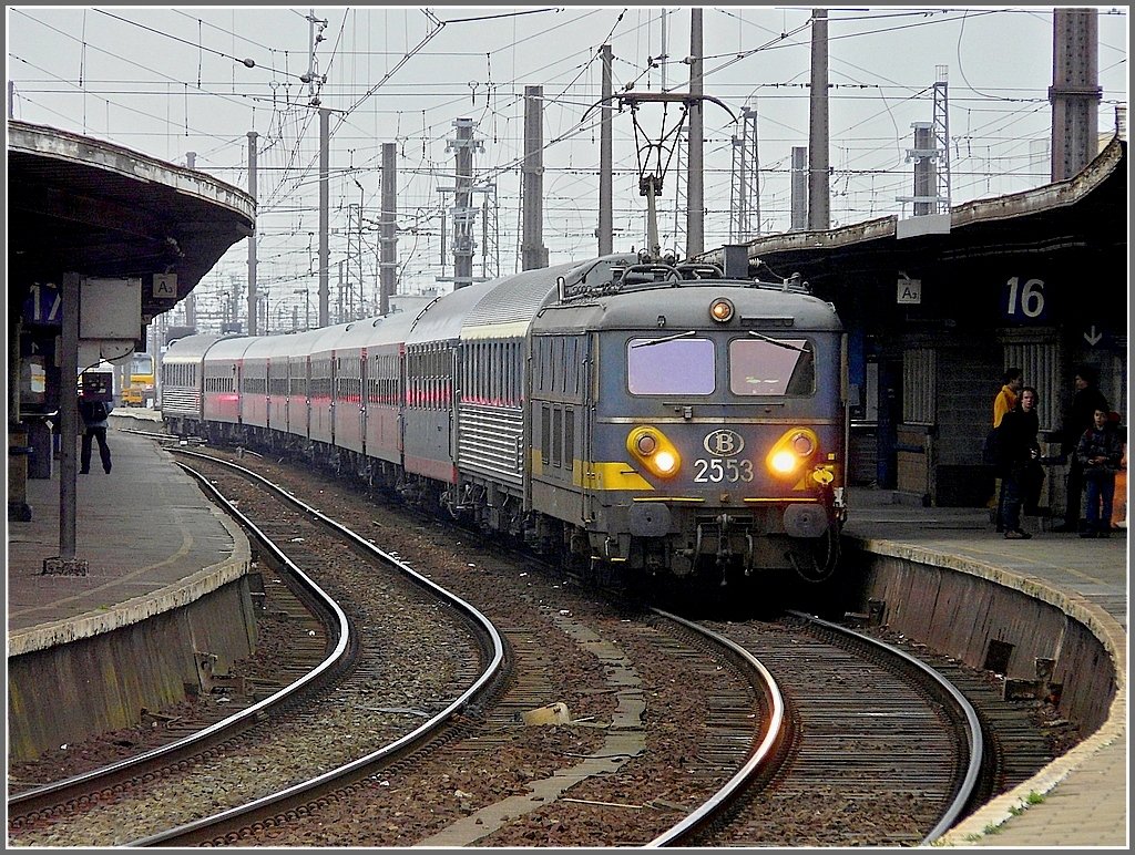 2553 heading the special train  Bergland Express  is leaving the station Bruxelles Midi on March 9th, 2008. 