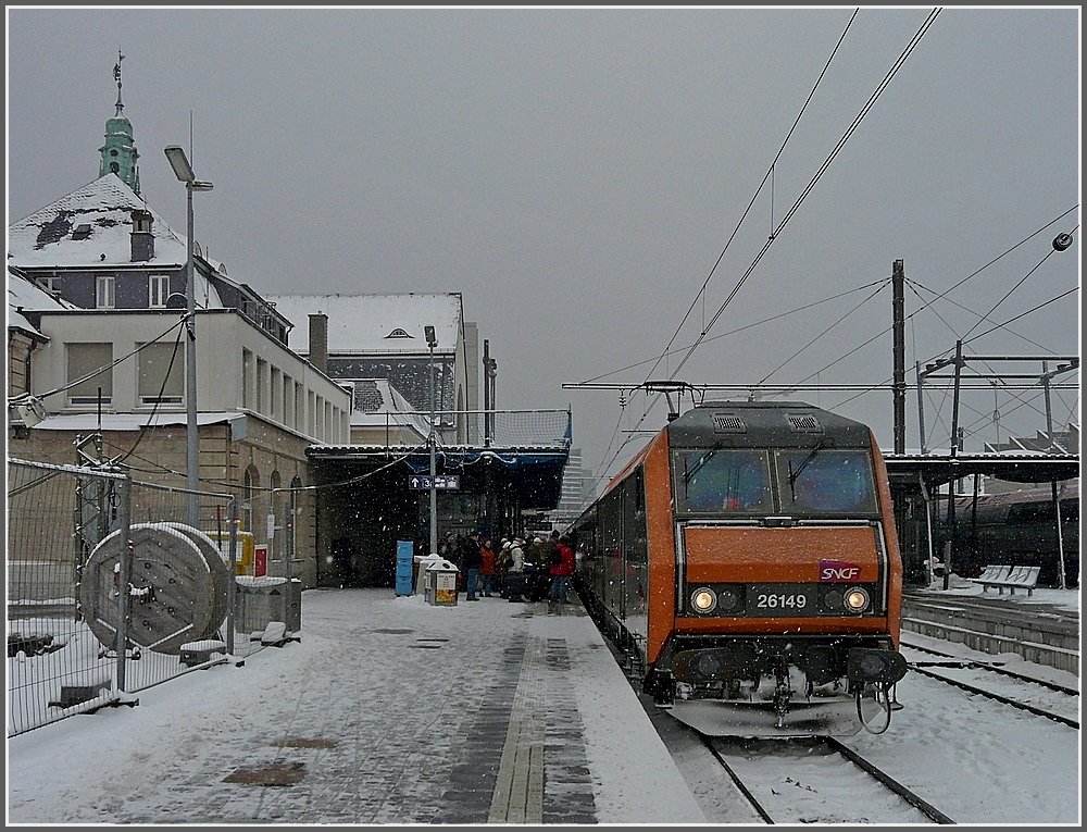 26149 is heading the IC 91 from Luxembourg City to Basel on December 21st, 2009.