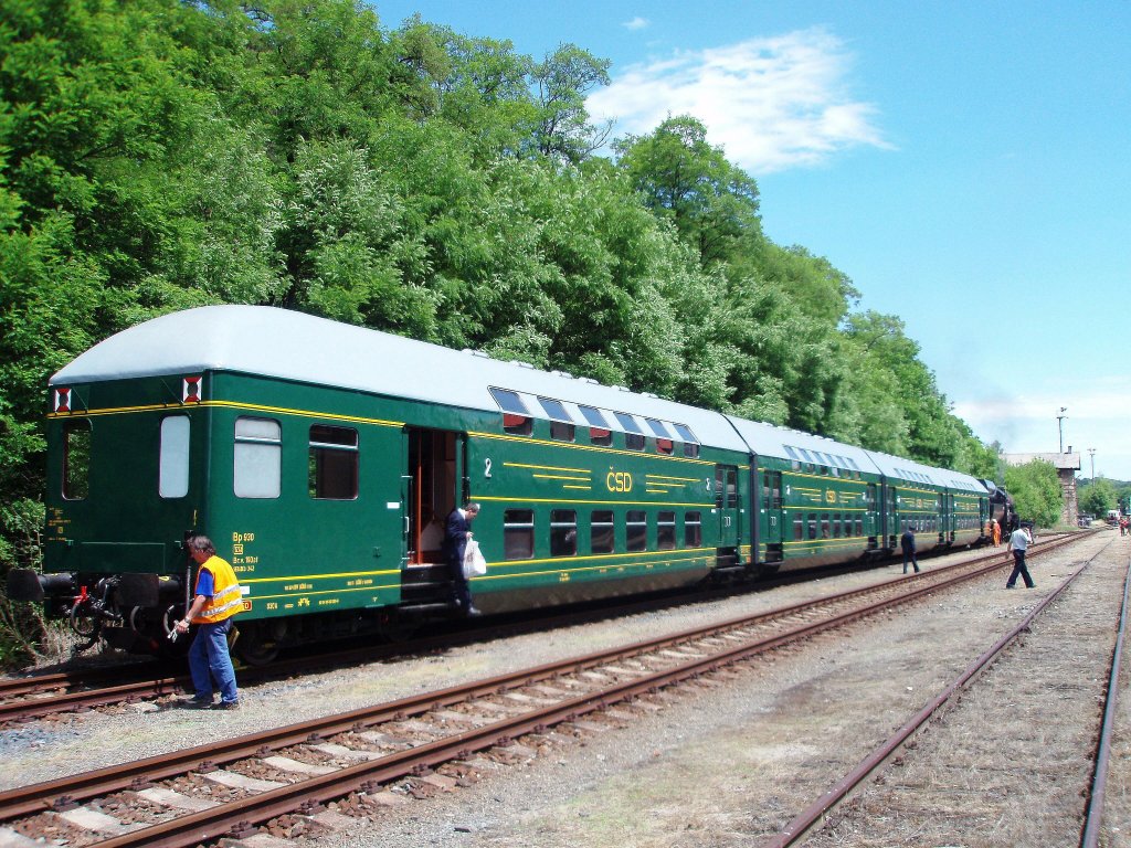 ČSD BP930 historic waggons (model years 1961-VEB Waggonbau Grlitz) on Railway Station Luzna u Rakovnika. Special trains on 17 6th 2012