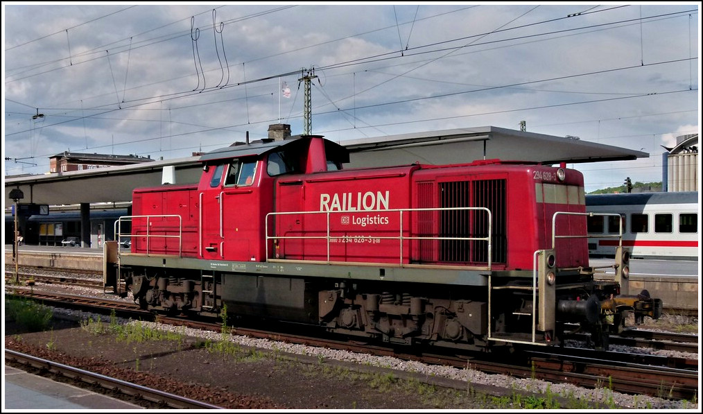 294 628-3 is running alone through the main station of Koblenz on June 23rd, 2011.