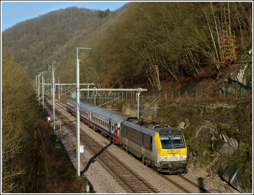 3002 is heading the IR 115 Liers - Luxembourg City near Goebelsmühle on Jauary 15th, 2012.