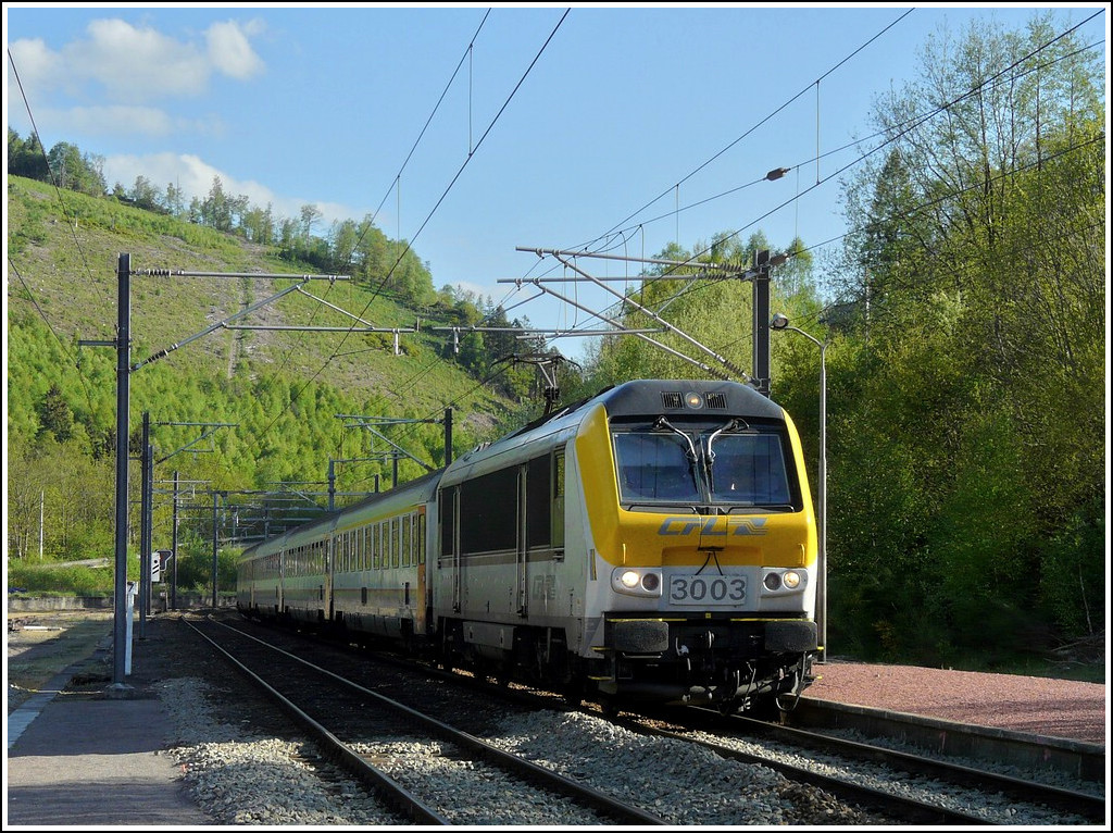 3003 is arriving with the IR Luxembourg City - Liers in Vielsalm (B) on May 23rd, 2010.