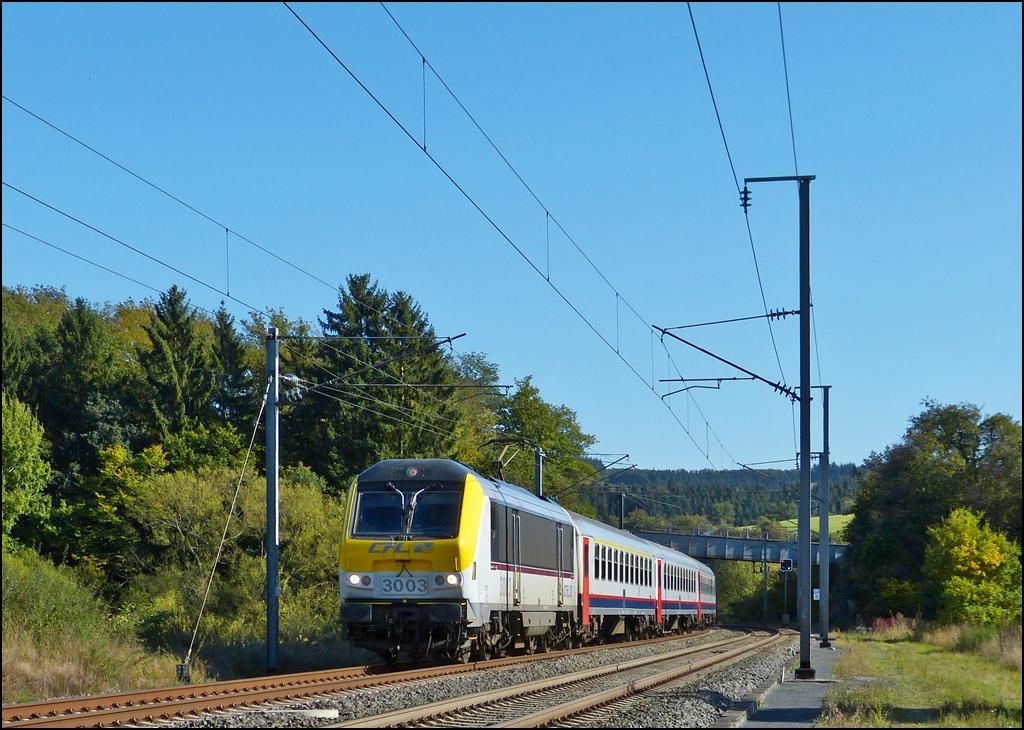 3003 is hauling the IR 116 Luxembourg City - Liers through Wilwerwiltz on September 30th, 2012.
