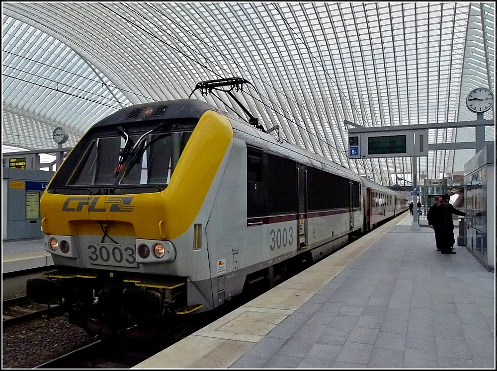3003 is leaving the station Liège Guillemins in order to continue its way to Liers on February 6th, 2011.